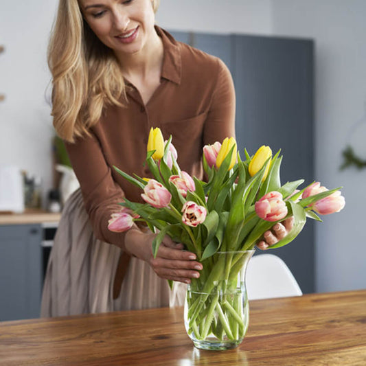 The Best Ways To Keep Flowers Fresh In A Vase